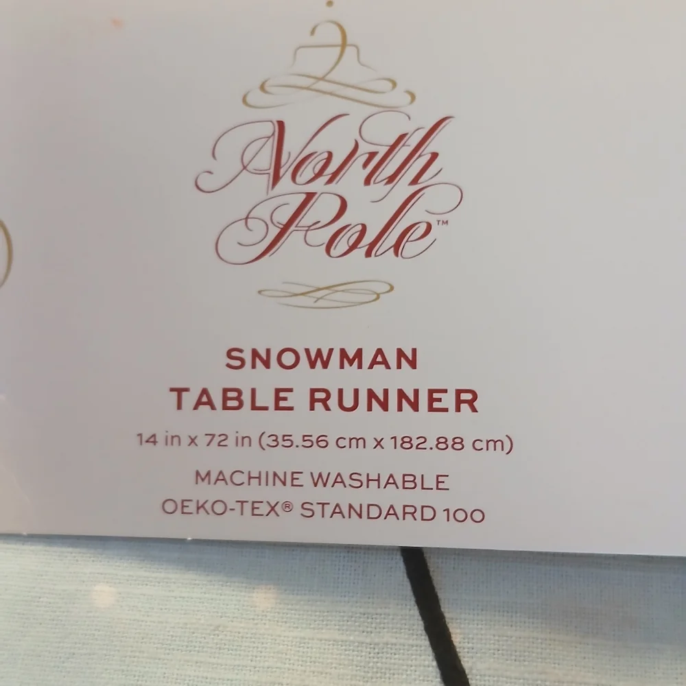 CHRISTMAS Table Runner - Picture 2 of 5